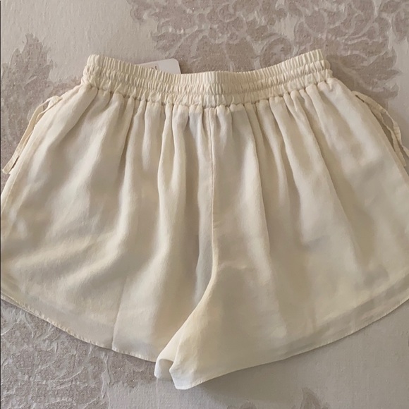 RORY BECA - NEW SILK IVORY FRINGE SHORTS - M - Picture 2 of 3